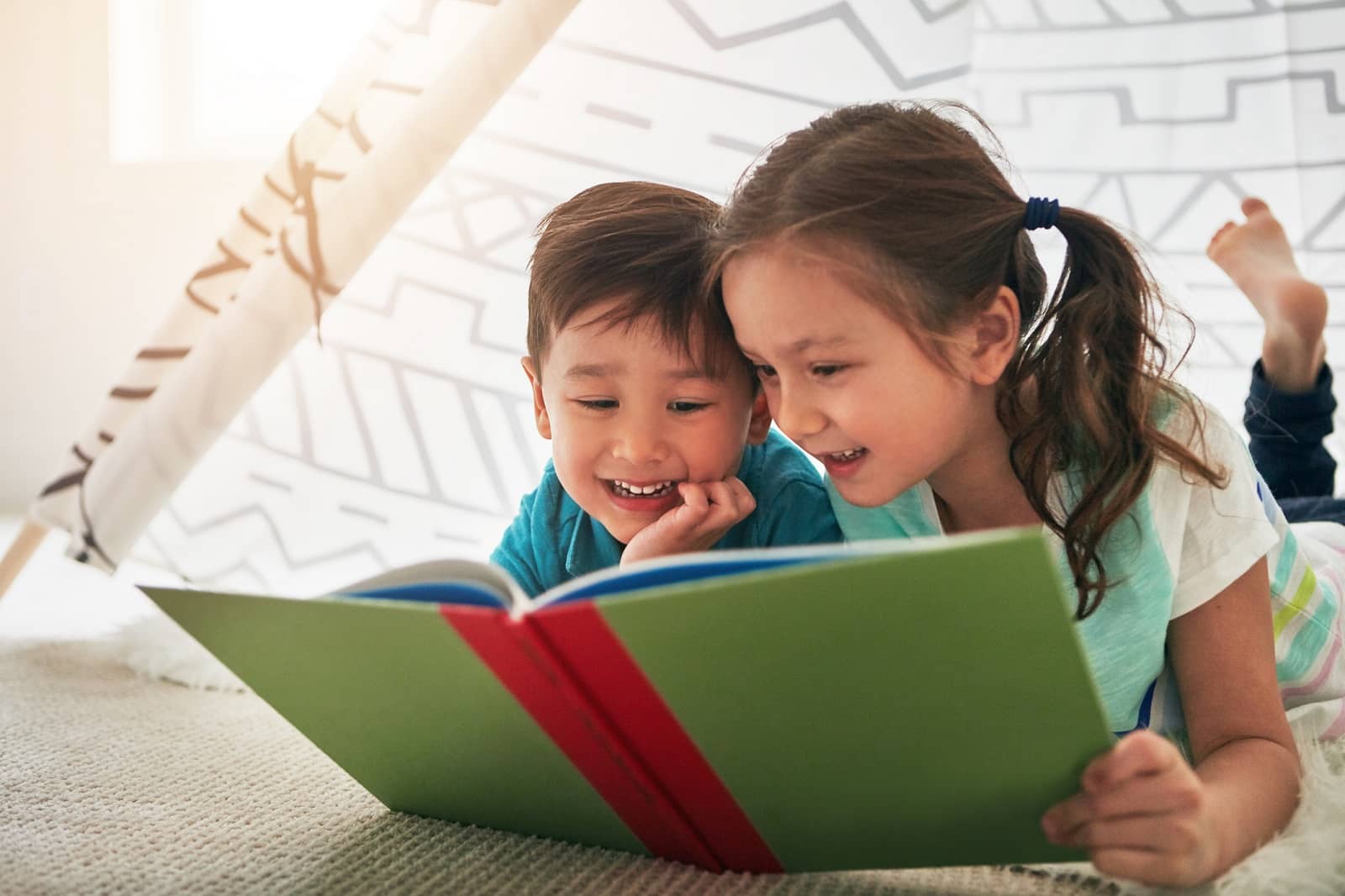 children reading
